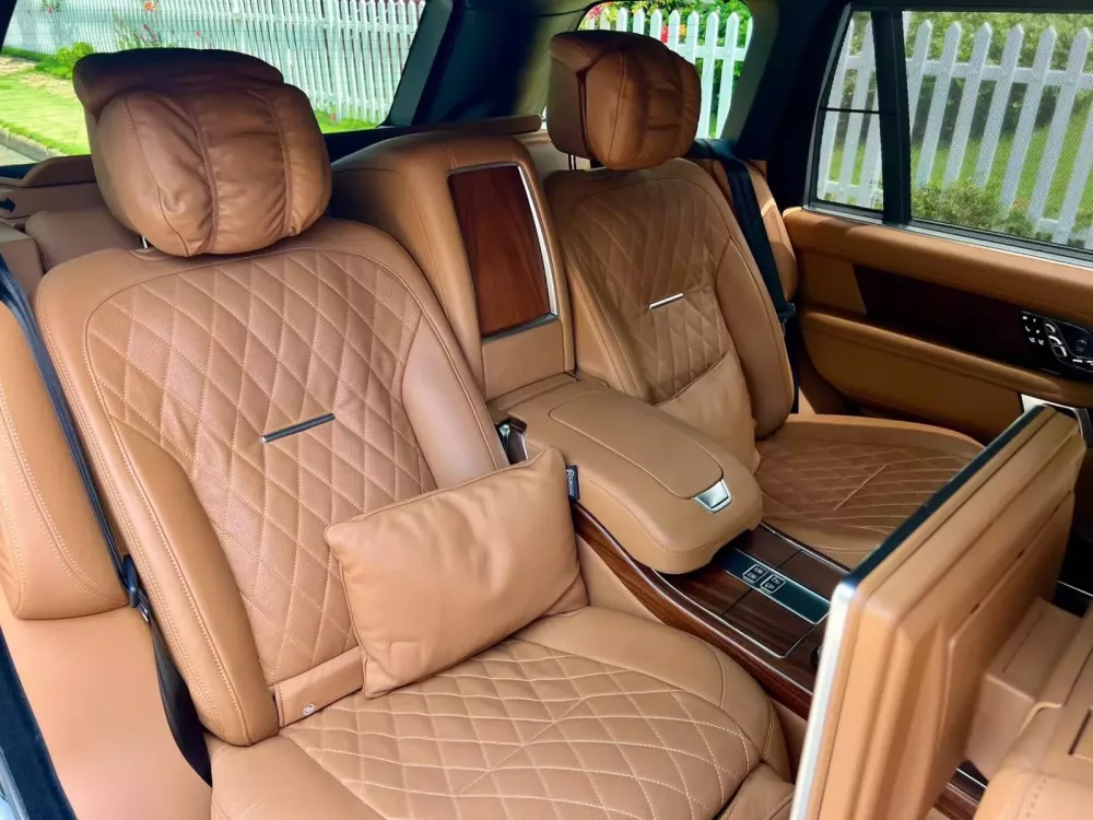 Range Rover SVAutobiography mới được Minh "Nhựa" thanh lý đã được rao bán lại 8 tỷ đồng- Ảnh 5. Range Rover SVAutobiography mới được Minh "Nhựa" thanh lý đã được rao bán lại 8 tỷ đồng- Ảnh 5.