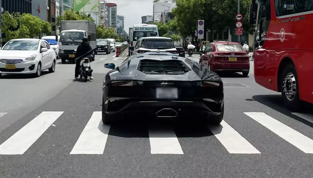 Lamborghini Aventador S của doanh nhân bí ẩn nhất Việt Nam bất ngờ tái xuất- Ảnh 1.