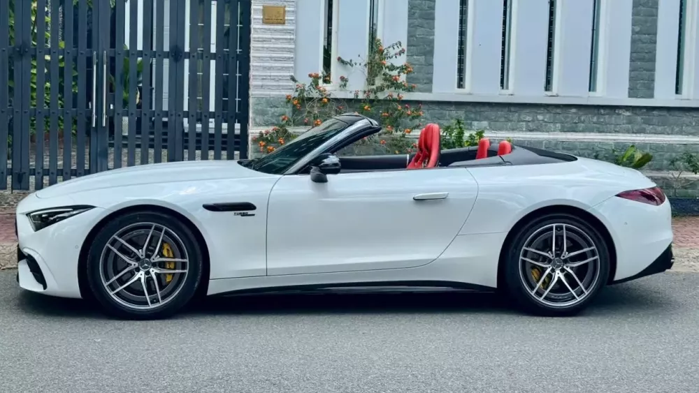 Thêm 1 nhà cái hi88 Mercedes-AMG SL43 chỉ lăn bánh 2.000 km  chủ nhân đã bán lại- Ảnh 3.