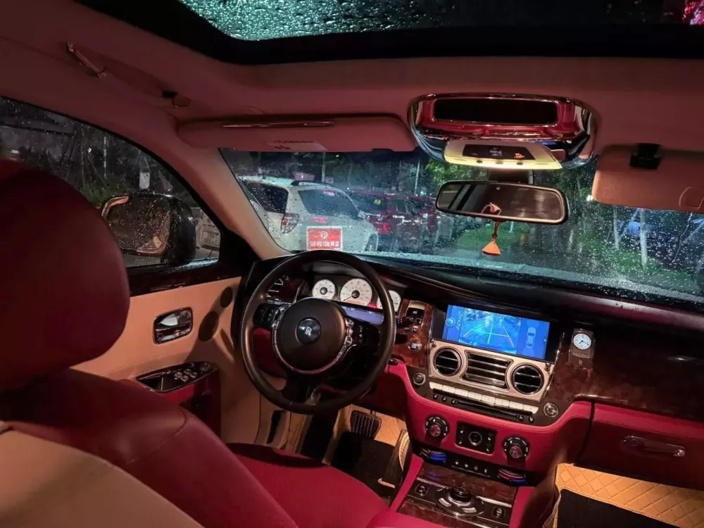 Rolls-Royce Ghost gần 15 năm tuổi được chào bán chỉ hơn 4 tỷ đồng: Món hời sở hữu xe quý tộc hay...- Ảnh 3.