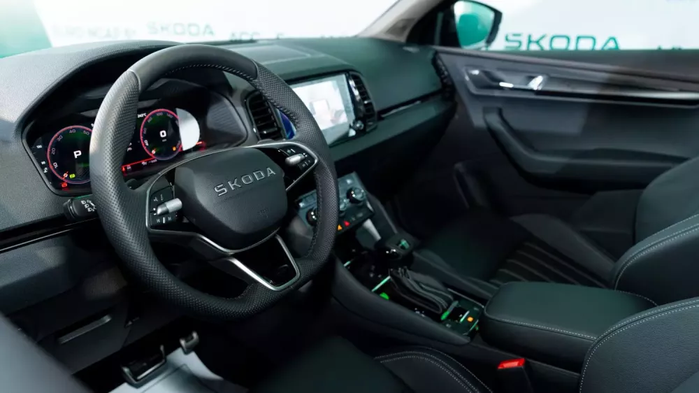 SUV hạng C Skoda Karoq ra mắt mẫu mới, giá cao nhất phân khúc, từ 1,009 tỷ đồng- Ảnh 4. SUV hạng C Skoda Karoq ra mắt mẫu mới, giá cao nhất phân khúc, từ 1,009 tỷ đồng- Ảnh 4.