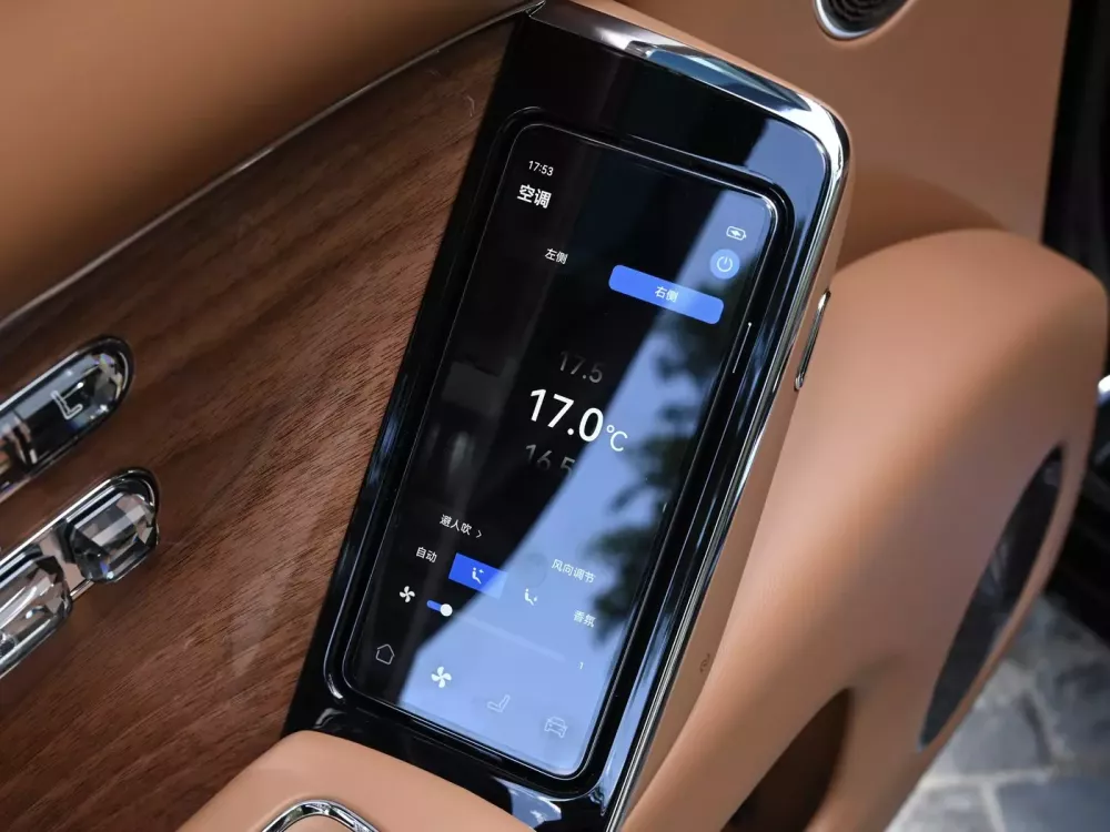 Màn hình cảm ứng tích hợp vào tapi cửa của Maextro S800 Màn hình cảm ứng tích hợp vào tapi cửa của nhà cái hi88