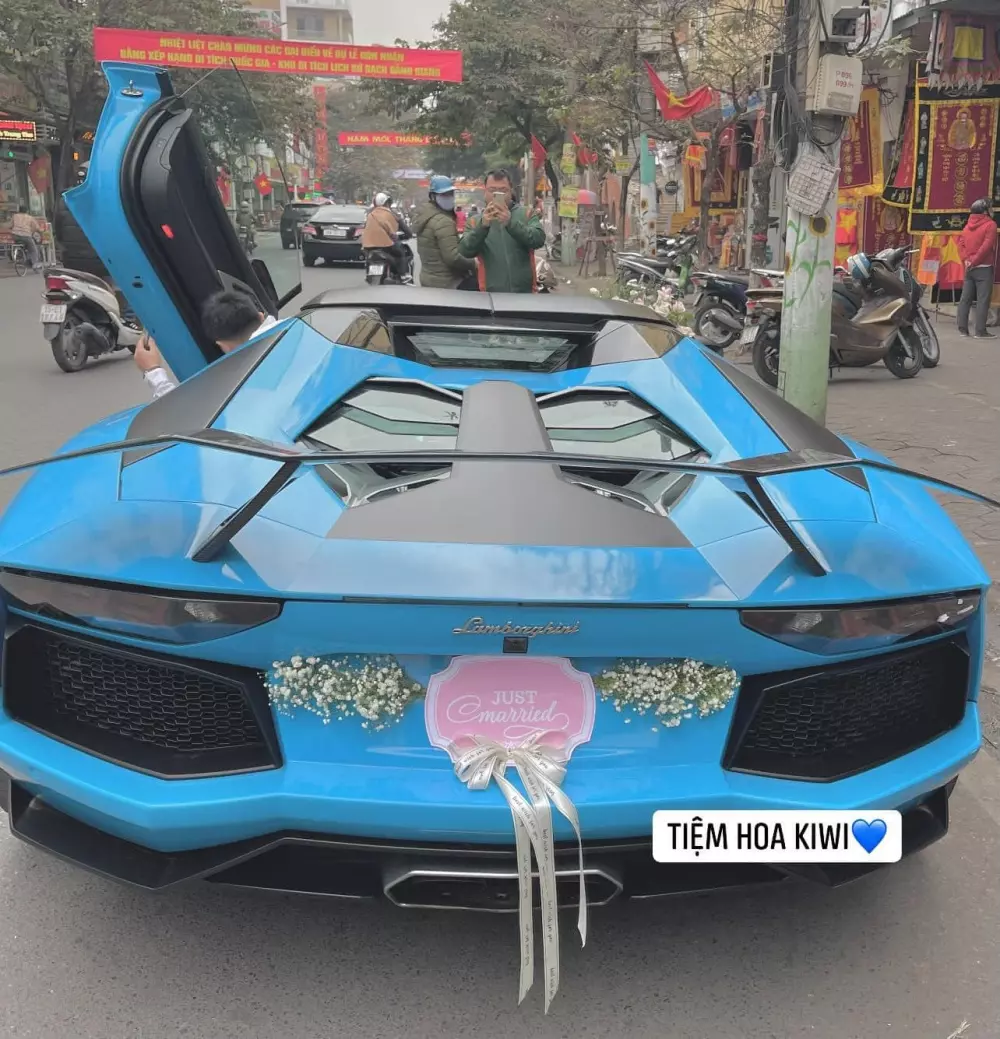 Nằm ở garage khá lâu, siêu xe Lamborghini Aventador Roadster bất ngờ tái xuất và cái kết không ai nghĩ đến- Ảnh 4. Nằm ở garage khá lâu, siêu xe Lamborghini Aventador Roadster bất ngờ tái xuất và cái kết không ai nghĩ đến- Ảnh 4.
