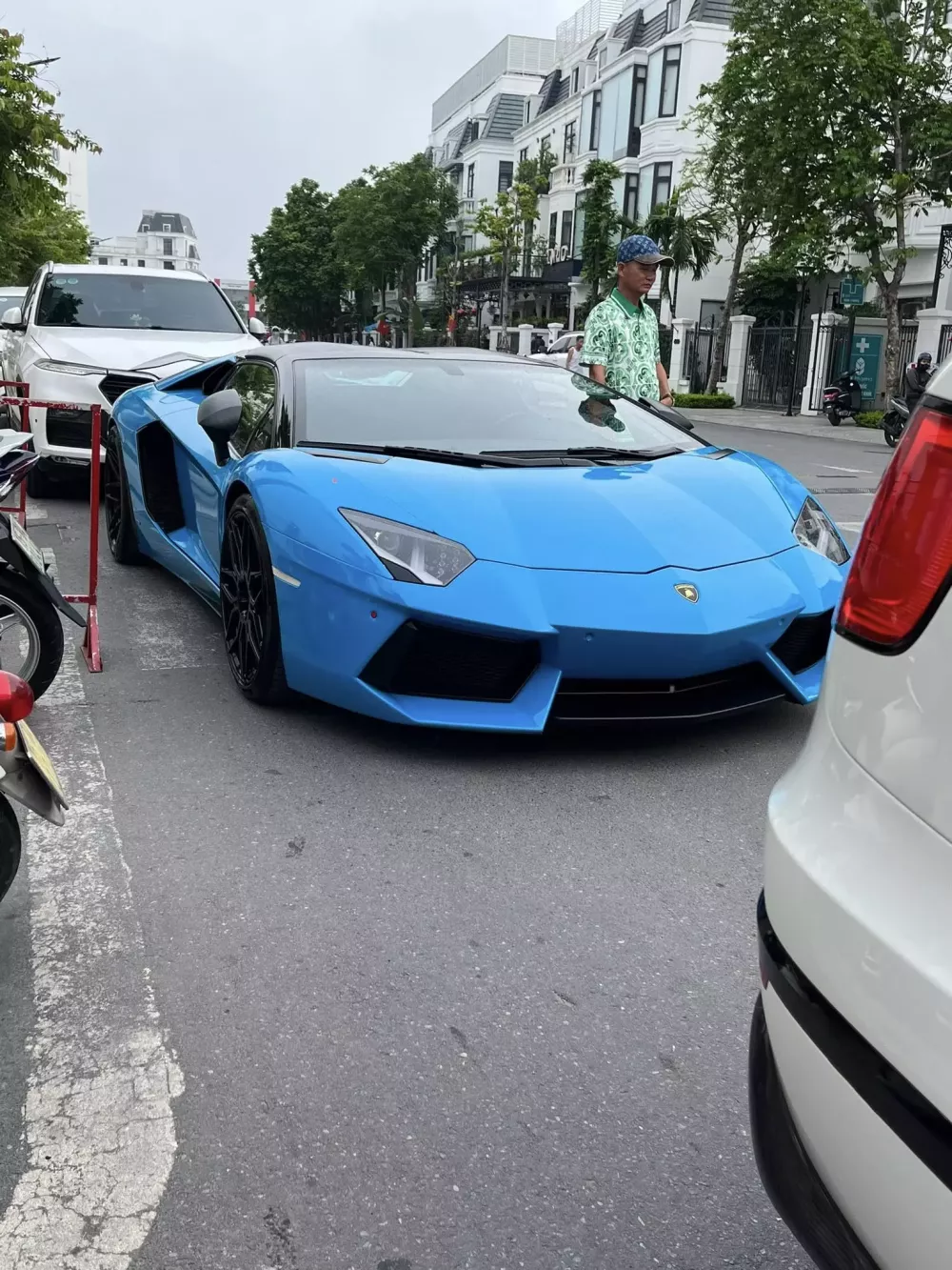 Nằm ở garage khá lâu, siêu xe Lamborghini Aventador Roadster bất ngờ tái xuất và cái kết không ai nghĩ đến- Ảnh 3. Nằm ở garage khá lâu, siêu xe Lamborghini Aventador Roadster bất ngờ tái xuất và cái kết không ai nghĩ đến- Ảnh 3.