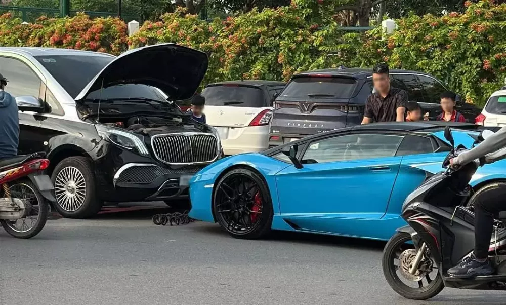 Nằm ở garage khá lâu, siêu xe Lamborghini Aventador Roadster bất ngờ tái xuất và cái kết không ai nghĩ đến- Ảnh 2.