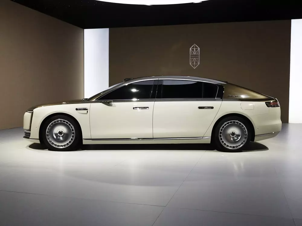 Maextro S800 có kích thước lớn hơn cả Mercedes-Maybach S-Class. nhà cái hi88 có kích thước lớn hơn cả Mercedes-Maybach S-Class.