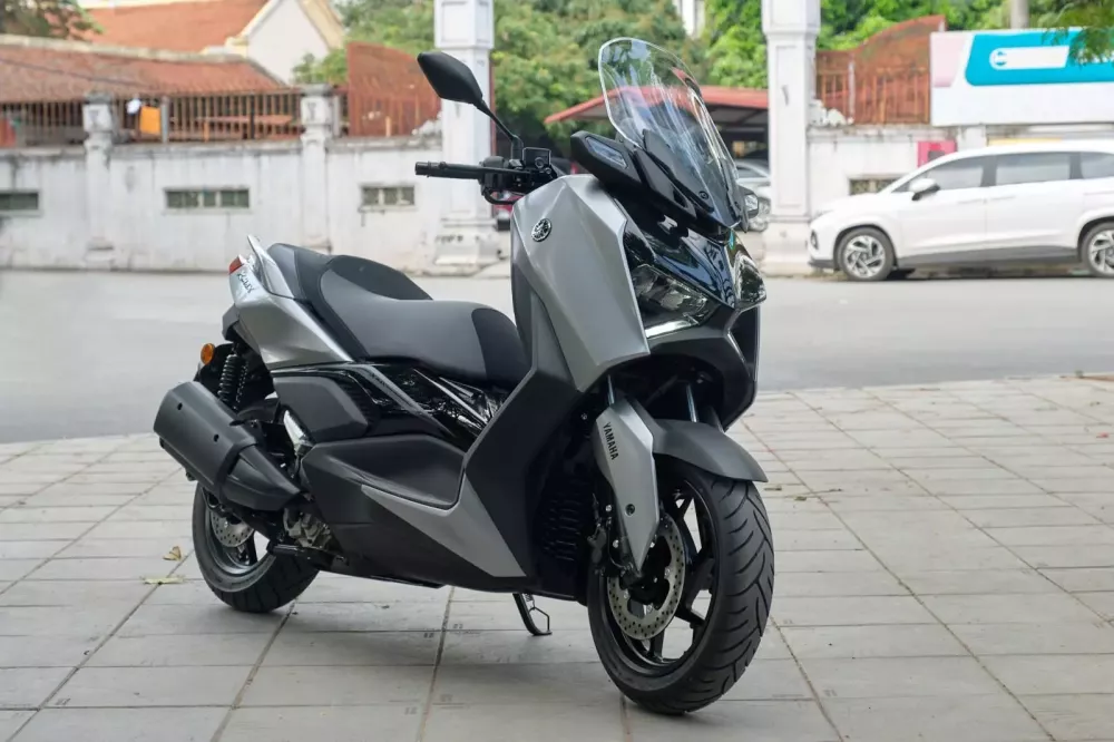 Đánh giá Yamaha XMAX 300 2025: mạnh, mượt và thú vị- Ảnh 2. Đánh giá hi88.com - hi88.win: mạnh, mượt và thú vị- Ảnh 2.