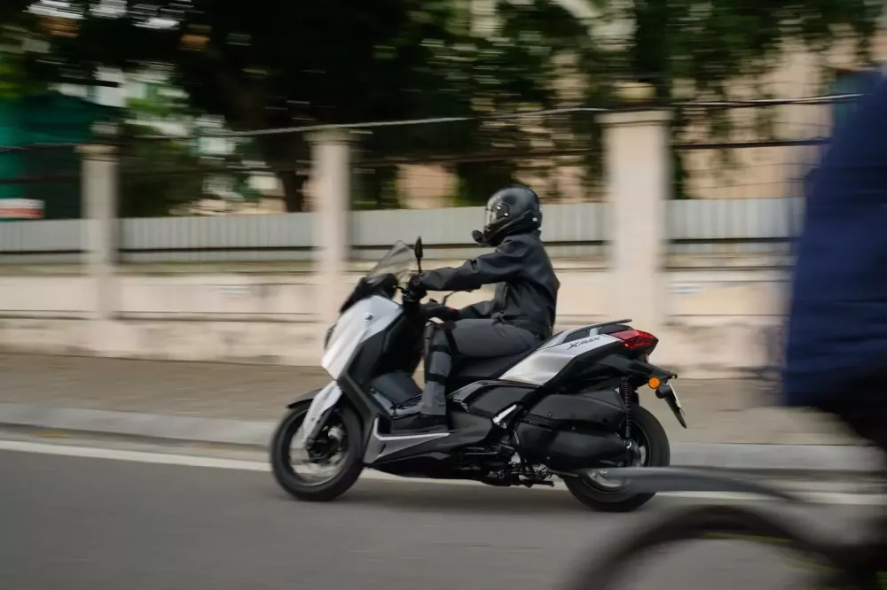 Đánh giá Yamaha XMAX 300 2025: mạnh, mượt và thú vị- Ảnh 13. Đánh giá hi88.com - hi88.win: mạnh, mượt và thú vị- Ảnh 13.