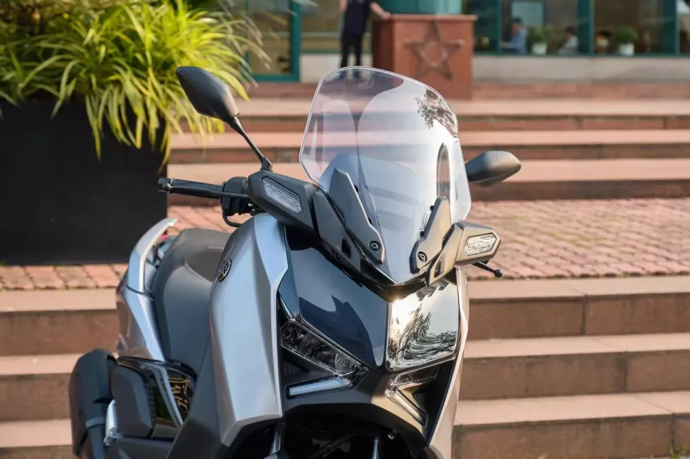 Đánh giá Yamaha XMAX 300 2025: mạnh, mượt và thú vị- Ảnh 4. Đánh giá hi88.com - hi88.win: mạnh, mượt và thú vị- Ảnh 4.