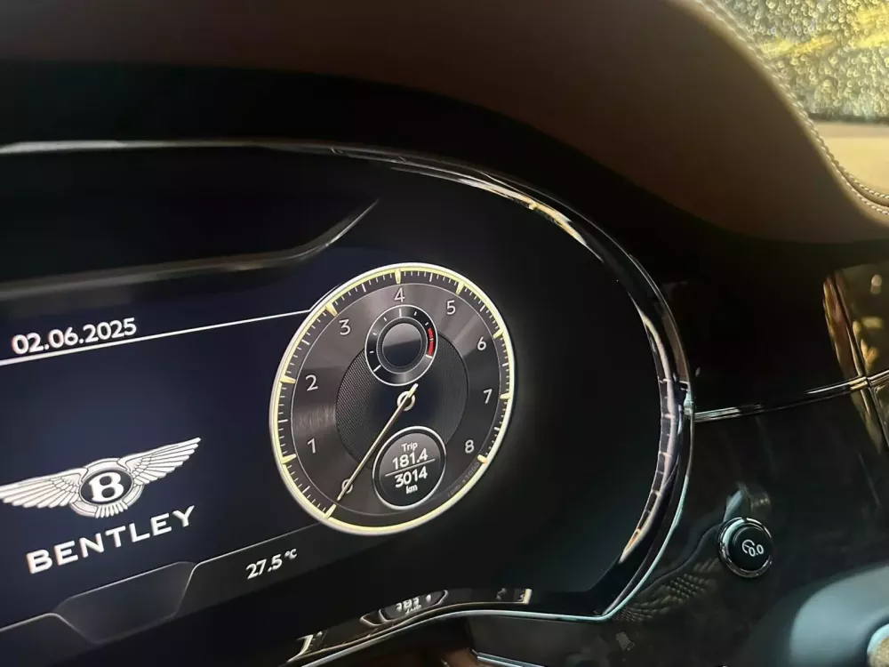 Bentley Flying Spur V8 dù 4 năm tuổi nhưng chỉ mới chạy 3.000 km của 1 đại gia Tp.HCM- Ảnh 5. Bentley Flying Spur V8 dù 4 năm tuổi nhưng chỉ mới chạy 3.000 km của 1 đại gia Tp.HCM- Ảnh 5.
