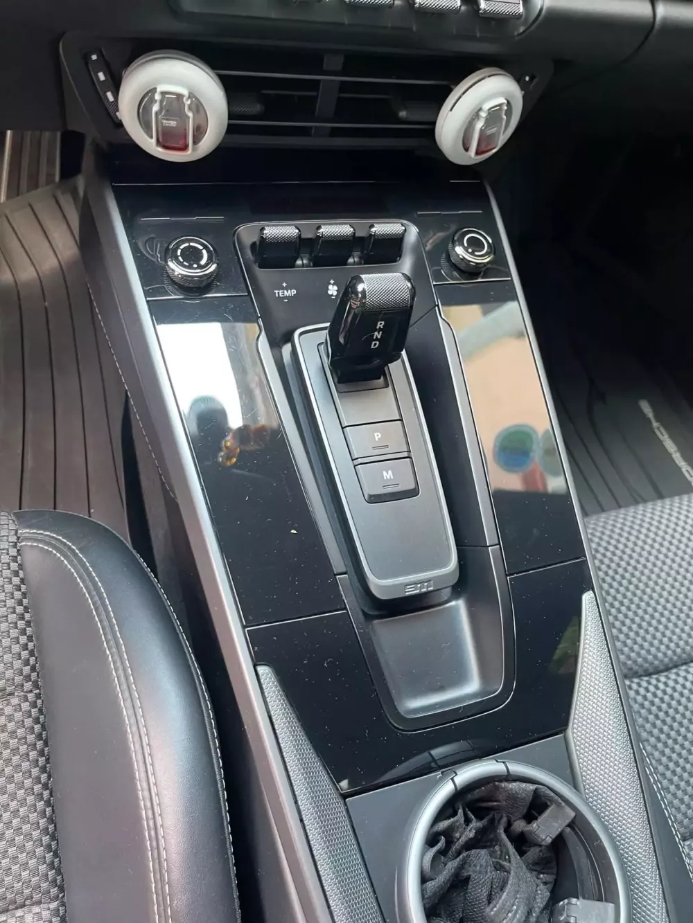 Chi tiết Porsche 911 992 được chủ nhân sơn đổi màu rất thú vị- Ảnh 6. Chi tiết Porsche 911 992 được chủ nhân sơn đổi màu rất thú vị- Ảnh 6.