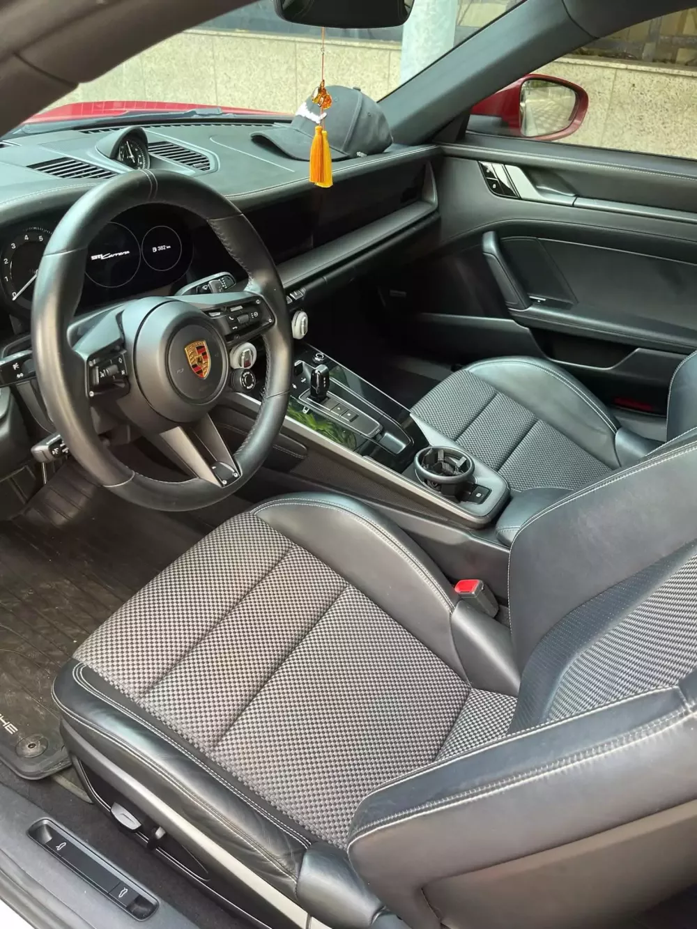 Chi tiết Porsche 911 992 được chủ nhân sơn đổi màu rất thú vị- Ảnh 4. Chi tiết Porsche 911 992 được chủ nhân sơn đổi màu rất thú vị- Ảnh 4.