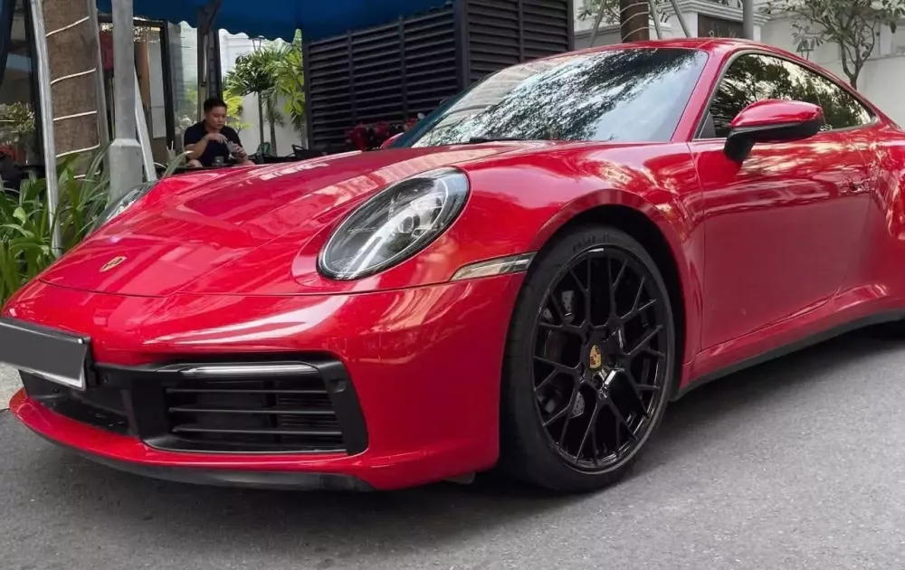 Chi tiết Porsche 911 992 được chủ nhân sơn đổi màu rất thú vị- Ảnh 2. Chi tiết Porsche 911 992 được chủ nhân sơn đổi màu rất thú vị- Ảnh 2.