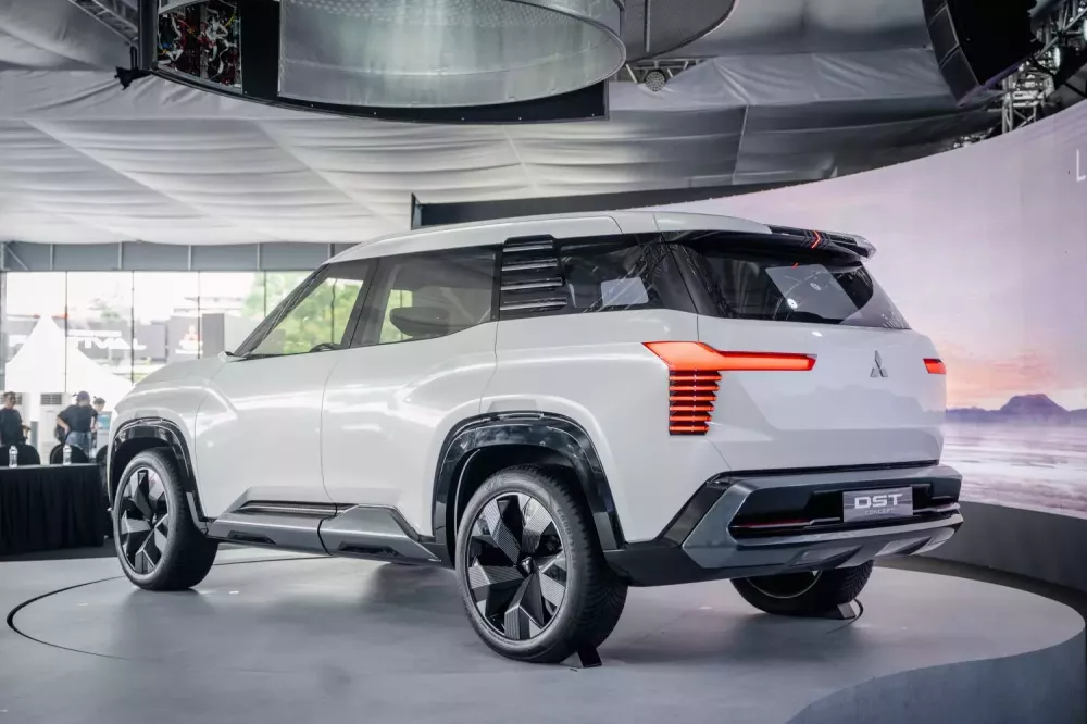 Mitsubishi DST Concept chào sân thị trường Việt, bán ra vào cuối năm- Ảnh 4. Mitsubishi DST Concept chào sân thị trường Việt, bán ra vào cuối năm- Ảnh 4.
