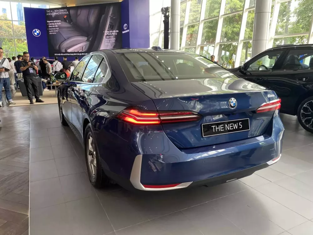 Cận cảnh BMW 5-Series hoàn toàn mới vừa ra mắt thị trường Việt Nam, giá từ 2,59 tỷ đồng- Ảnh 9. Cận cảnh BMW 5-Series hoàn toàn mới vừa ra mắt thị trường Việt Nam, giá từ 2,59 tỷ đồng- Ảnh 9.