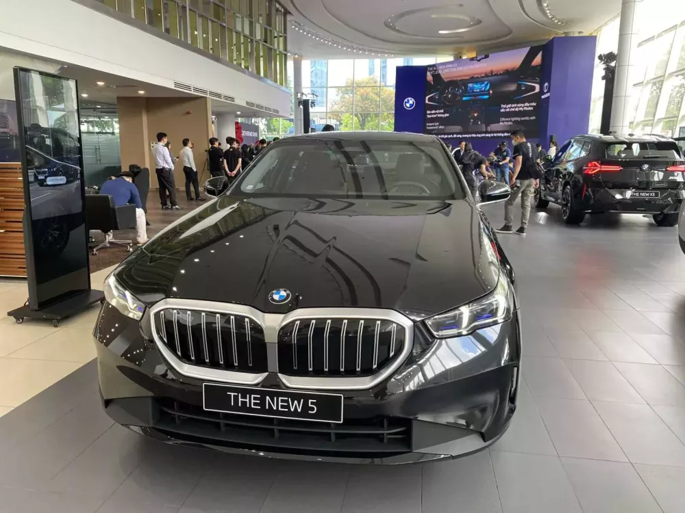 Cận cảnh BMW 5-Series hoàn toàn mới vừa ra mắt thị trường Việt Nam, giá từ 2,59 tỷ đồng- Ảnh 18. Cận cảnh BMW 5-Series hoàn toàn mới vừa ra mắt thị trường Việt Nam, giá từ 2,59 tỷ đồng- Ảnh 18.