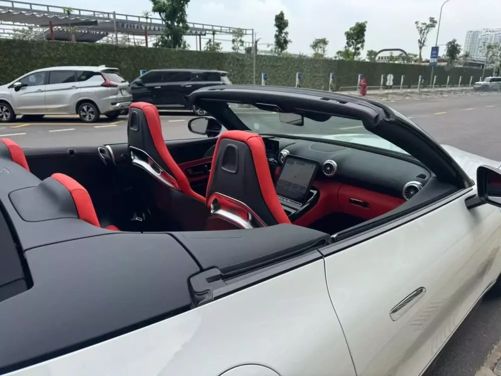 Đại gia Hà Nội chốt xe Mercedes-AMG SL43 chỉ qua tin nhắn- Ảnh 8. Đại gia Hà Nội chốt xe Mercedes-AMG SL43 chỉ qua tin nhắn- Ảnh 8.