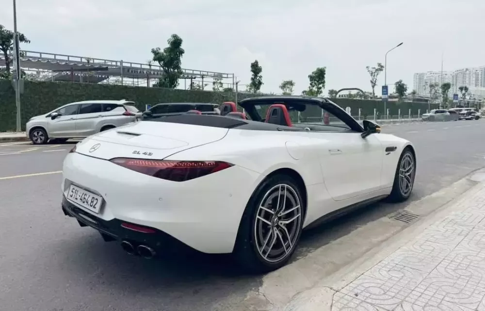 Mercedes-AMG SL43 mới 99% ra Hà Nội tìm khách- Ảnh 2. Mercedes-AMG SL43 mới 99% ra Hà Nội tìm khách- Ảnh 2.