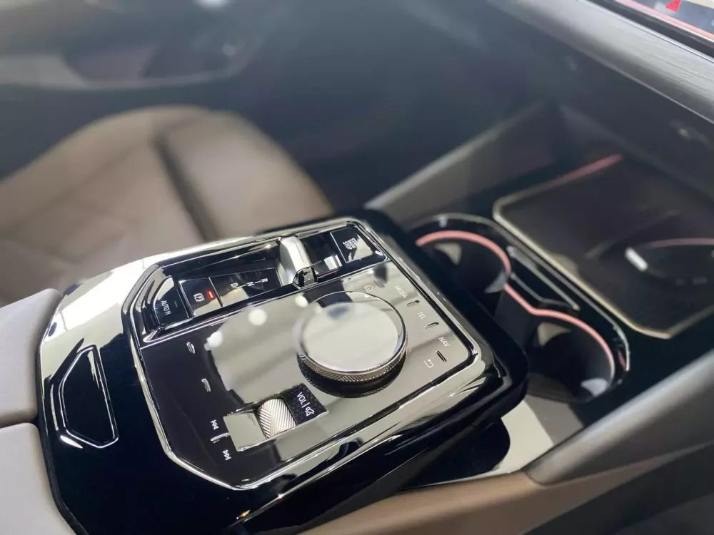 Cận cảnh BMW 5-Series hoàn toàn mới vừa ra mắt thị trường Việt Nam, giá từ 2,59 tỷ đồng- Ảnh 16. Cận cảnh BMW 5-Series hoàn toàn mới vừa ra mắt thị trường Việt Nam, giá từ 2,59 tỷ đồng- Ảnh 16.