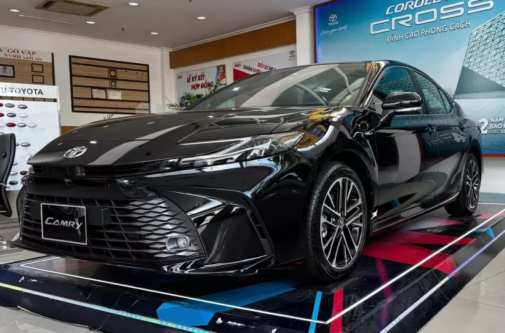Toyota Camry được giảm giá đến 100 triệu đồng để giải phóng hàng tồn