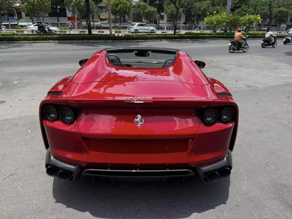 Cặp đôi siêu xe mui trần Ferrari 812 GTS âm thầm về Việt Nam giờ ra sao?- Ảnh 3. Cặp đôi siêu xe mui trần Ferrari 812 GTS âm thầm về Việt Nam giờ ra sao?- Ảnh 3.