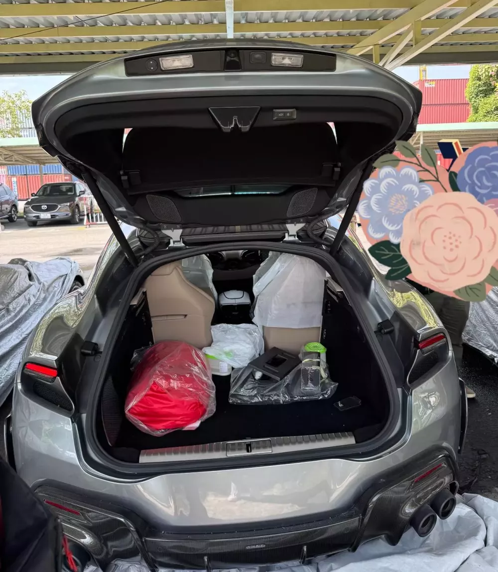 Lộ ảnh siêu xe gầm cao Ferrari Purosangue đầu tiên về Việt Nam dành cho khách hàng, giá phải trả hơn 40 tỷ đồng- Ảnh 4. Lộ ảnh siêu xe gầm cao Ferrari Purosangue đầu tiên về Việt Nam dành cho khách hàng, giá phải trả hơn 40 tỷ đồng- Ảnh 4.