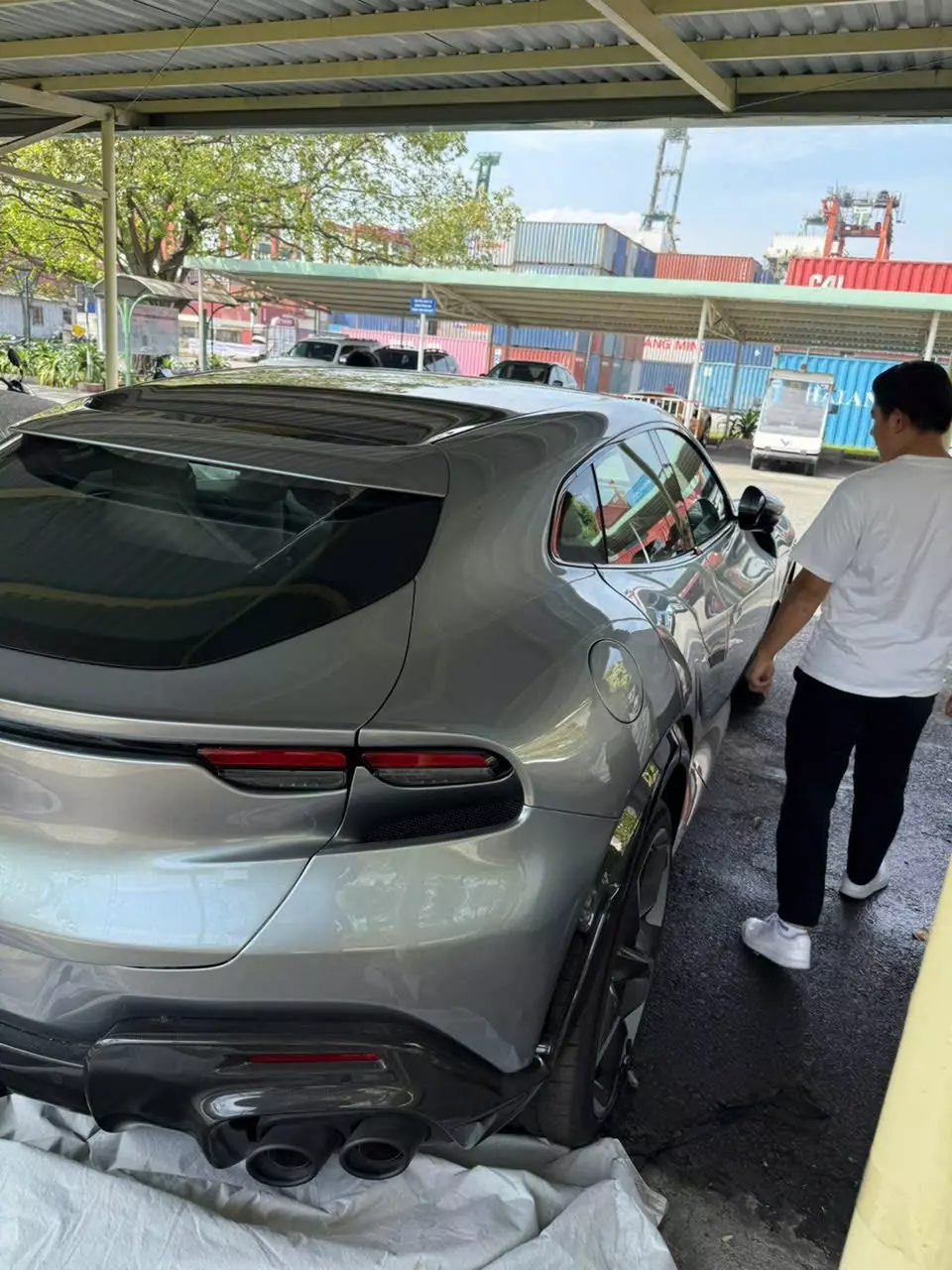 Lộ ảnh siêu xe gầm cao Ferrari Purosangue đầu tiên về Việt Nam dành cho khách hàng, giá phải trả hơn 40 tỷ đồng- Ảnh 2. Lộ ảnh siêu xe gầm cao Ferrari Purosangue đầu tiên về Việt Nam dành cho khách hàng, giá phải trả hơn 40 tỷ đồng- Ảnh 2.