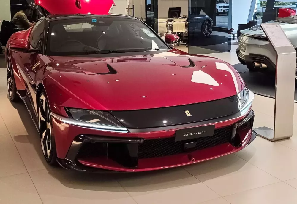 Siêu xe Ferrari 12Cilindri được Cường "Đô-la" để mắt đến đã có xe đầu tiên về Asean bàn giao cho khách- Ảnh 1. Siêu xe Ferrari 12Cilindri được Cường "Đô-la" để mắt đến đã có xe đầu tiên về Asean bàn giao cho khách- Ảnh 1.