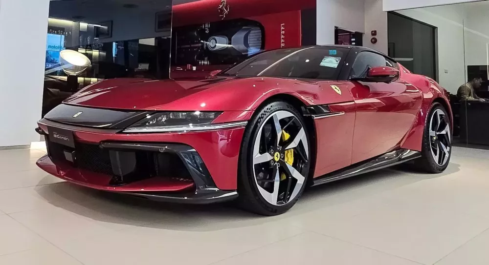 Siêu xe Ferrari 12Cilindri được Cường "Đô-la" để mắt đến đã có xe đầu tiên về Asean bàn giao cho khách- Ảnh 2. Siêu xe Ferrari 12Cilindri được Cường "Đô-la" để mắt đến đã có xe đầu tiên về Asean bàn giao cho khách- Ảnh 2.