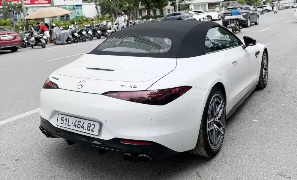 Đại gia Hà Nội chốt xe Mercedes-AMG SL43 chỉ qua tin nhắn- Ảnh2. Đại gia Hà Nội chốt xe Mercedes-AMG SL43 chỉ qua tin nhắn- Ảnh2.
