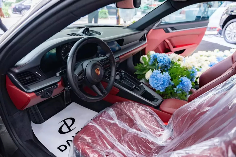Ông chủ cửa hàng xe máy lớn nhất Bắc Giang tậu Porsche 911 992 có giá hơn 6 tỷ đồng- Ảnh 4. Ông chủ cửa hàng xe máy lớn nhất Bắc Giang tậu Porsche 911 992 có giá hơn 6 tỷ đồng- Ảnh 4.