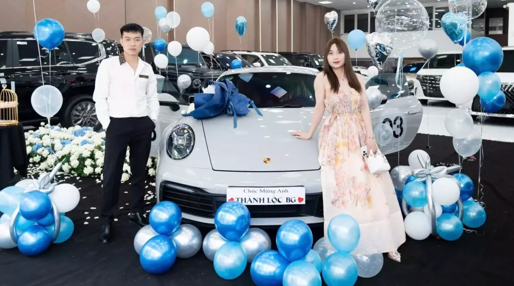Ông chủ cửa hàng xe máy lớn nhất Bắc Giang tậu Porsche 911 992 có giá hơn 6 tỷ đồng- Ảnh 2. Ông chủ cửa hàng xe máy lớn nhất Bắc Giang tậu Porsche 911 992 có giá hơn 6 tỷ đồng- Ảnh 2.
