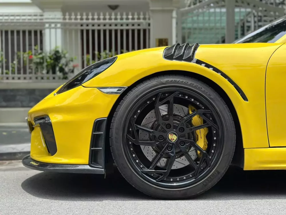 Cận cảnh Porsche 718 Cayman mang bản độ tiền tỷ, cùng biển số tứ quý 0 đẹp mắt- Ảnh 6. Cận cảnh Porsche 718 Cayman mang bản độ tiền tỷ, cùng biển số tứ quý 0 đẹp mắt- Ảnh 6.