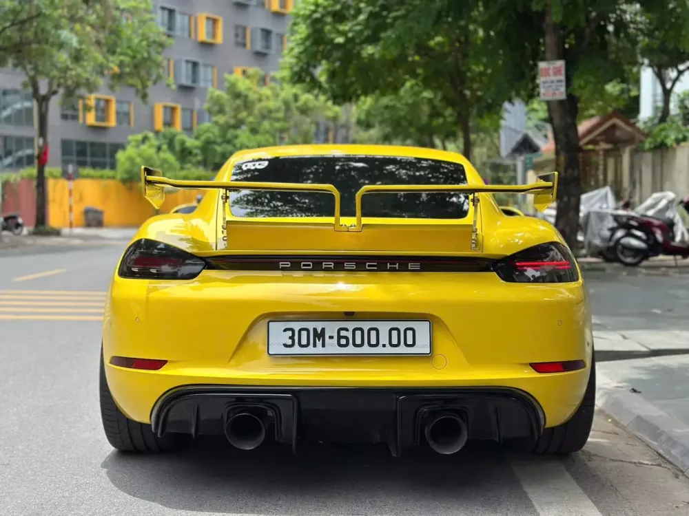 Cận cảnh Porsche 718 Cayman mang bản độ tiền tỷ, cùng biển số tứ quý 0 đẹp mắt- Ảnh 9. Cận cảnh Porsche 718 Cayman mang bản độ tiền tỷ, cùng biển số tứ quý 0 đẹp mắt- Ảnh 9.