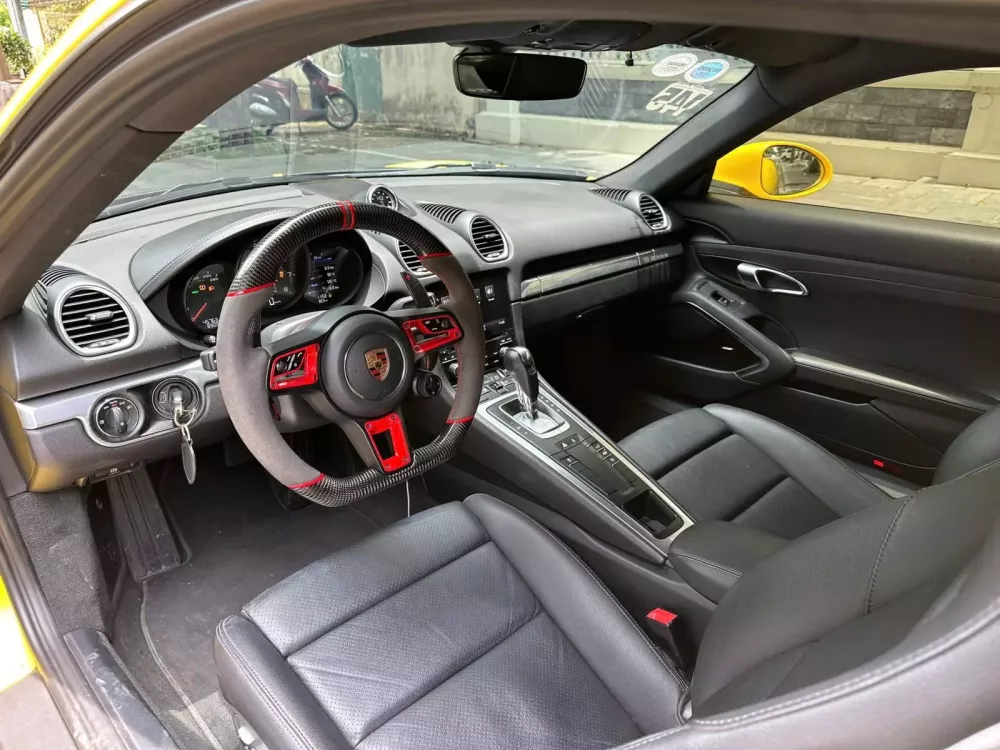 Cận cảnh Porsche 718 Cayman mang bản độ tiền tỷ, cùng biển số tứ quý 0 đẹp mắt- Ảnh 11. Cận cảnh Porsche 718 Cayman mang bản độ tiền tỷ, cùng biển số tứ quý 0 đẹp mắt- Ảnh 11.