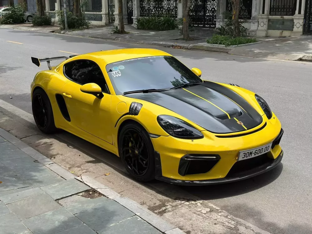 Cận cảnh Porsche 718 Cayman mang bản độ tiền tỷ, cùng biển số tứ quý 0 đẹp mắt- Ảnh 1. Cận cảnh Porsche 718 Cayman mang bản độ tiền tỷ, cùng biển số tứ quý 0 đẹp mắt- Ảnh 1.