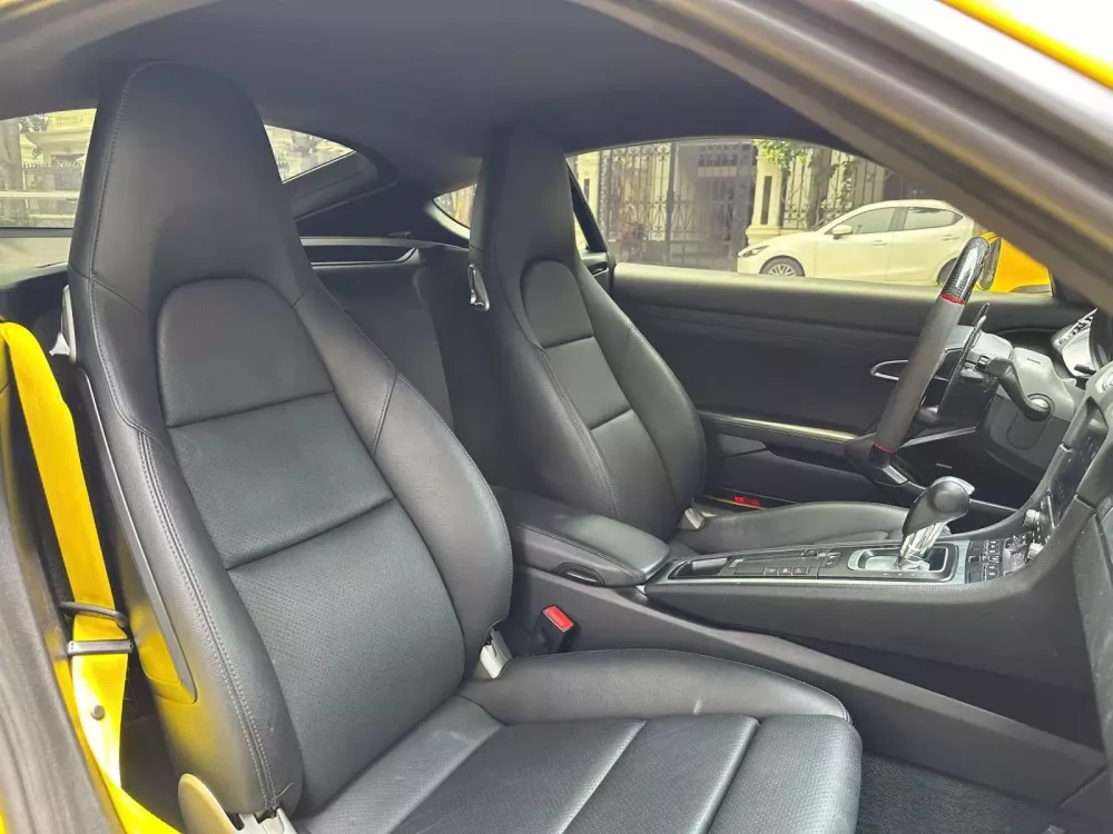 Cận cảnh Porsche 718 Cayman mang bản độ tiền tỷ, cùng biển số tứ quý 0 đẹp mắt- Ảnh 10. Cận cảnh Porsche 718 Cayman mang bản độ tiền tỷ, cùng biển số tứ quý 0 đẹp mắt- Ảnh 10.