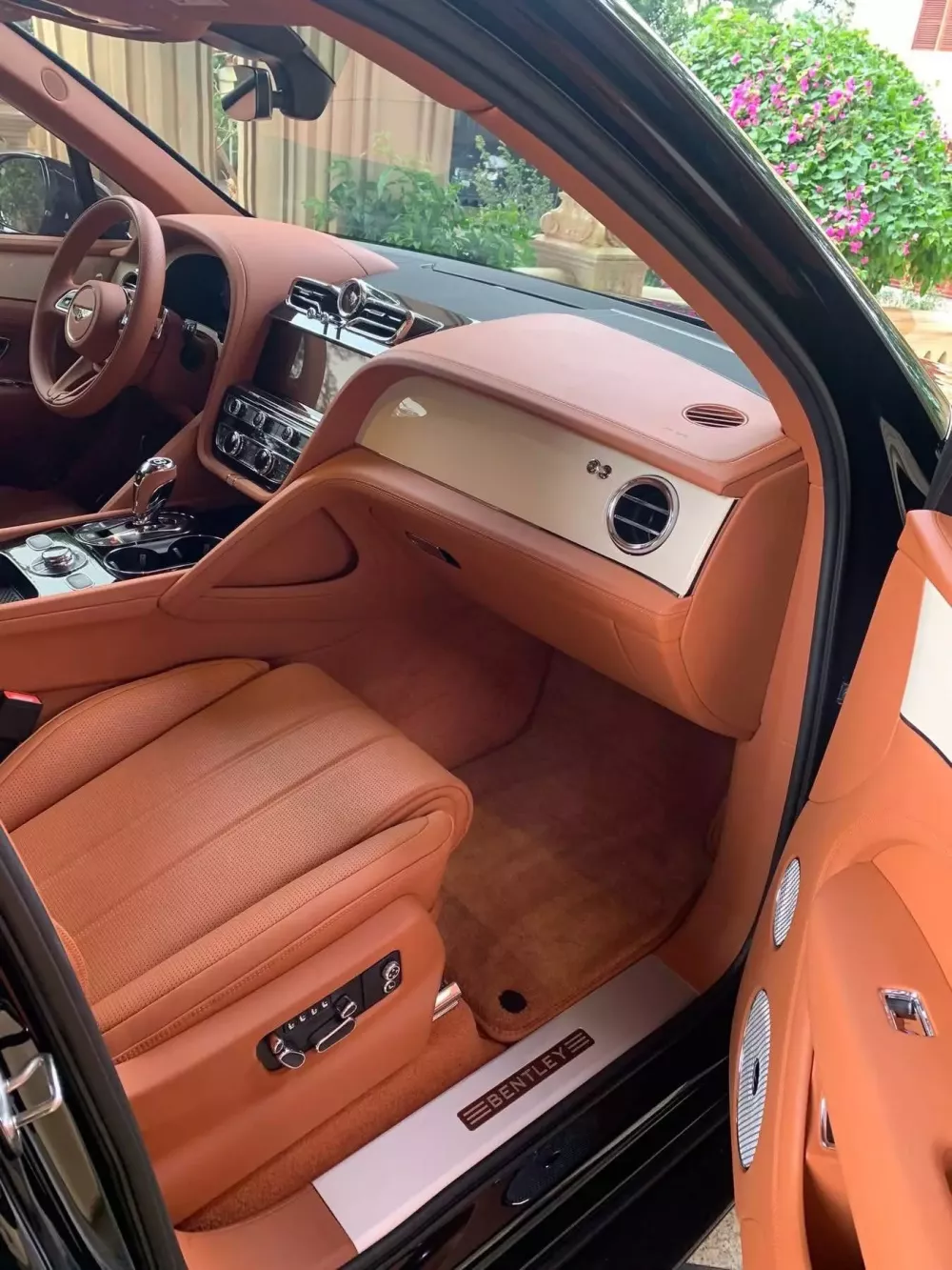 Bentley Bentayga EWB Azure Bentley Bentayga EWB Azure