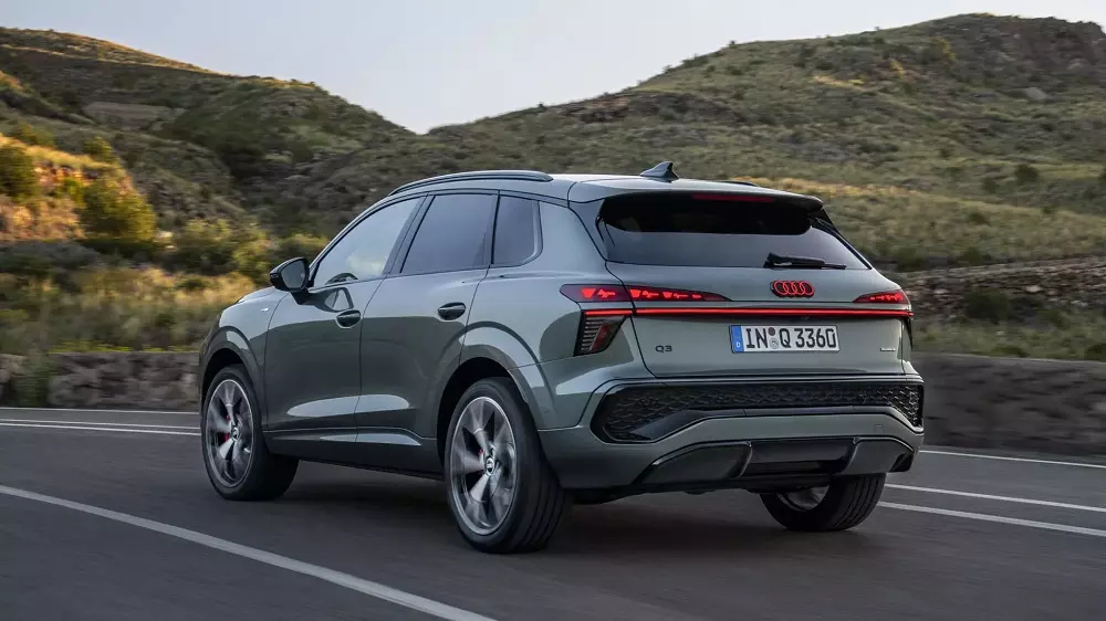 Audi Q3 2026 nhìn từ phía sau Audi Q3 2026 nhìn từ phía sau