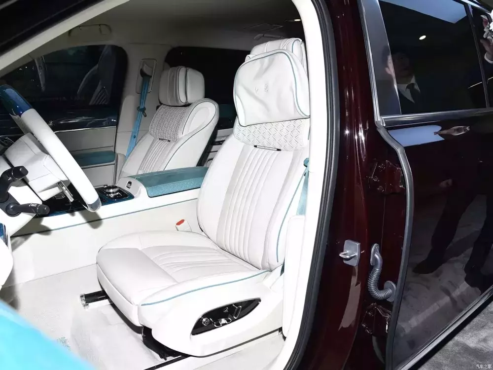 Hàng ghế trước của Hongqi Guoli Hàng ghế trước của Hongqi Guoli