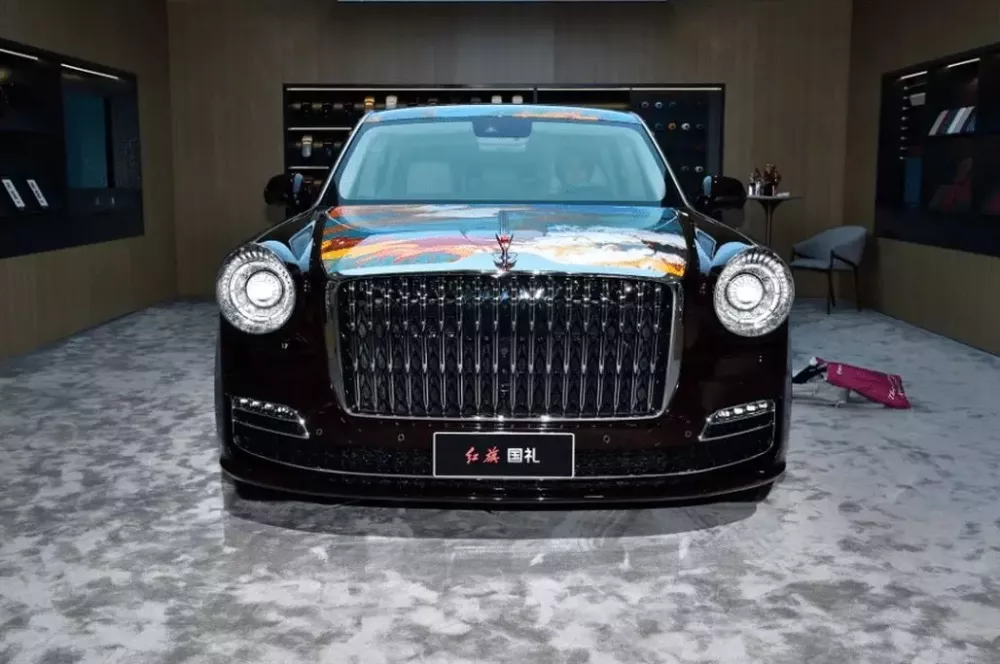 Hongqi Guoli nhìn từ phía trước Hongqi Guoli nhìn từ phía trước