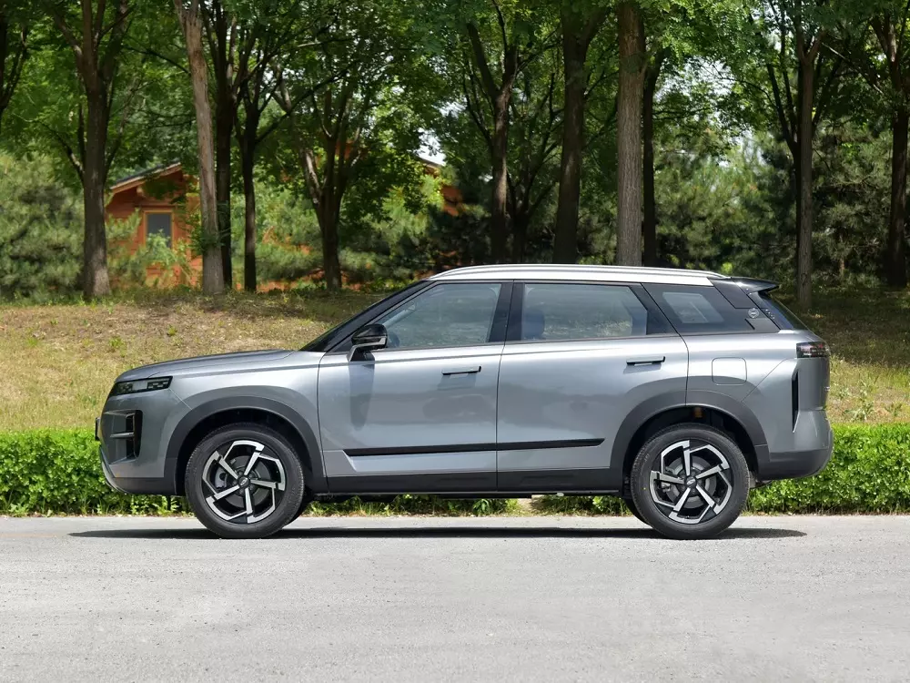 Thiết kế bên sườn của Chery Tiggo7 Sport 2026 Thiết kế bên sườn của Chery Tiggo7 Sport 2026