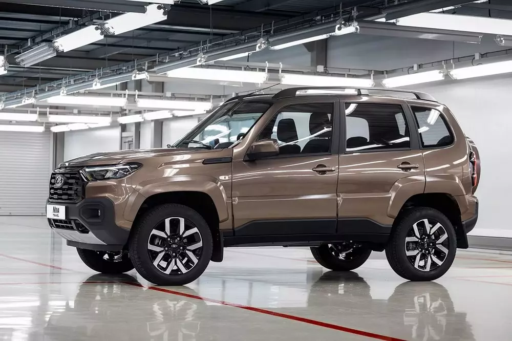 SUV giá rẻ Lada Niva Travel ra mắt phiên bản mới