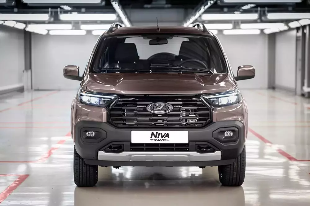 Cận cảnh đầu xe Lada Niva Travel 2025