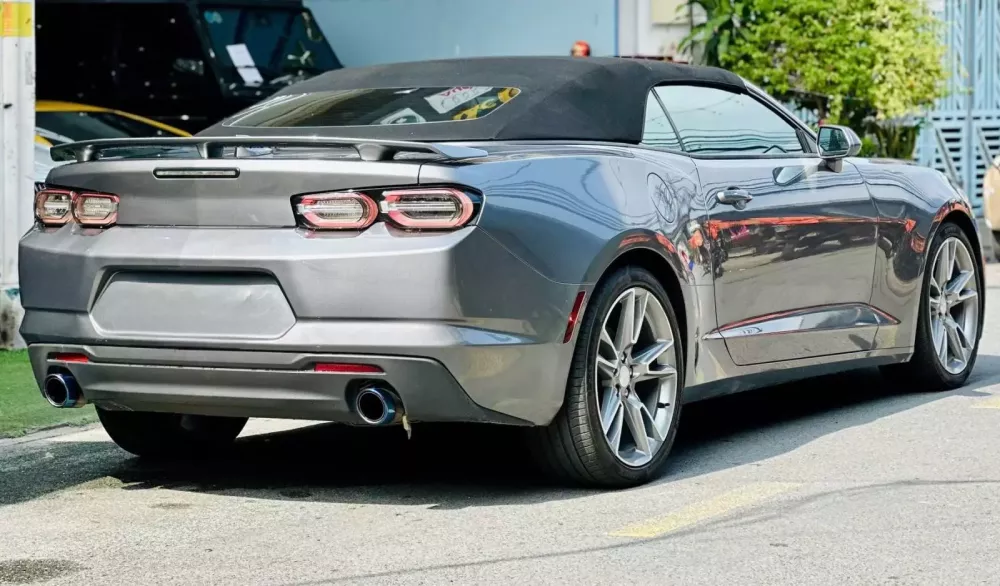 Chevrolet Camaro RS Convertible hàng hiếm tại Việt Nam giờ ra sao?- Ảnh 4. Chevrolet Camaro RS Convertible hàng hiếm tại Việt Nam giờ ra sao?- Ảnh 4.