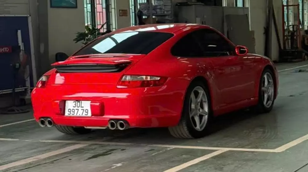 Đại gia Hà Nội chi ra 305 triệu đồng để mua biển số có 997 cho xe Porsche 911 đời 997- Ảnh 2.
