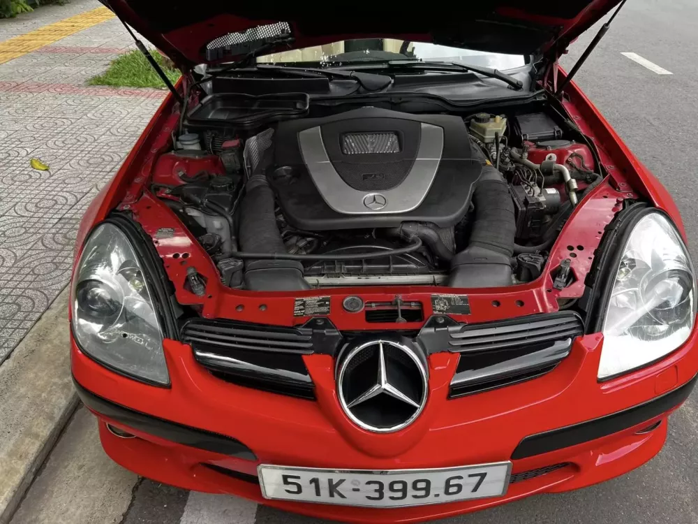 Xe mui trần Mercedes-Benz SLK350 mơ ước một thời của thanh niên 8X chỉ còn hơn 500 triệu đồng- Ảnh 8. Xe mui trần Mercedes-Benz SLK350 mơ ước một thời của thanh niên 8X chỉ còn hơn 500 triệu đồng- Ảnh 8.