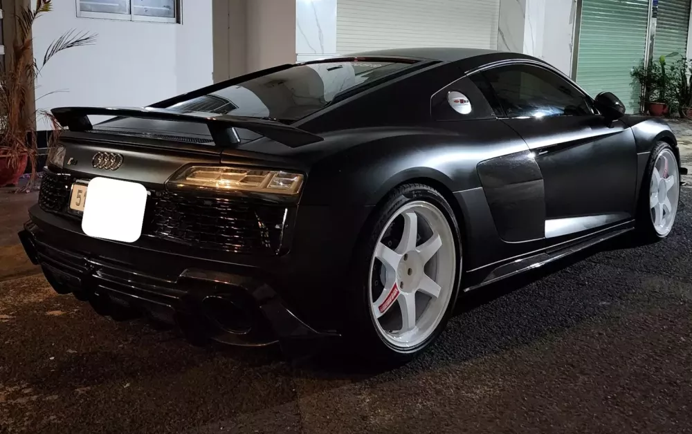 Audi R8 V10 Plus phong cách Batman - Ảnh 1. Audi R8 V10 Plus phong cách Batman - Ảnh 1.
