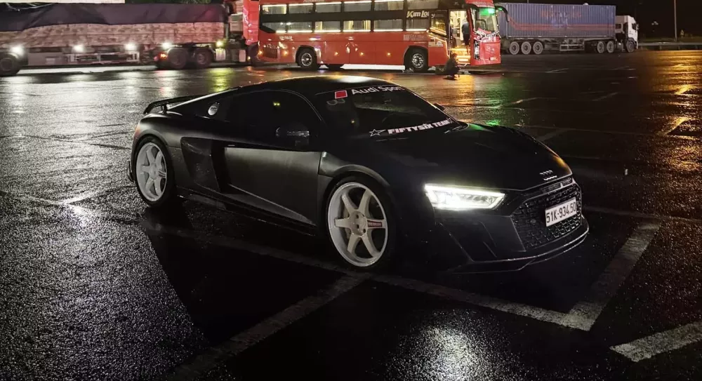 Audi R8 V10 Plus phong cách Batman - Ảnh 2. Audi R8 V10 Plus phong cách Batman - Ảnh 2.