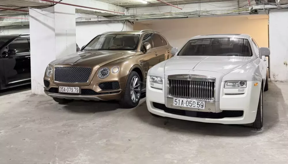 Dàn xe siêu sang đẳng cấp của doanh nhân Ninh Bình, Mercedes-Benz 190SL vẫn còn đó- Ảnh 2. Dàn xe siêu sang đẳng cấp của doanh nhân Ninh Bình, Mercedes-Benz 190SL vẫn còn đó- Ảnh 2.